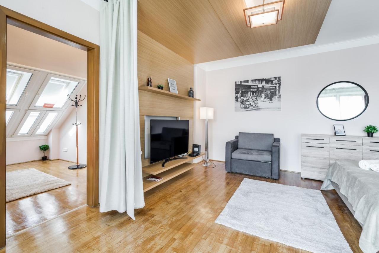 Bpr Timber Loft Home With Balcony Budapest Exteriör bild