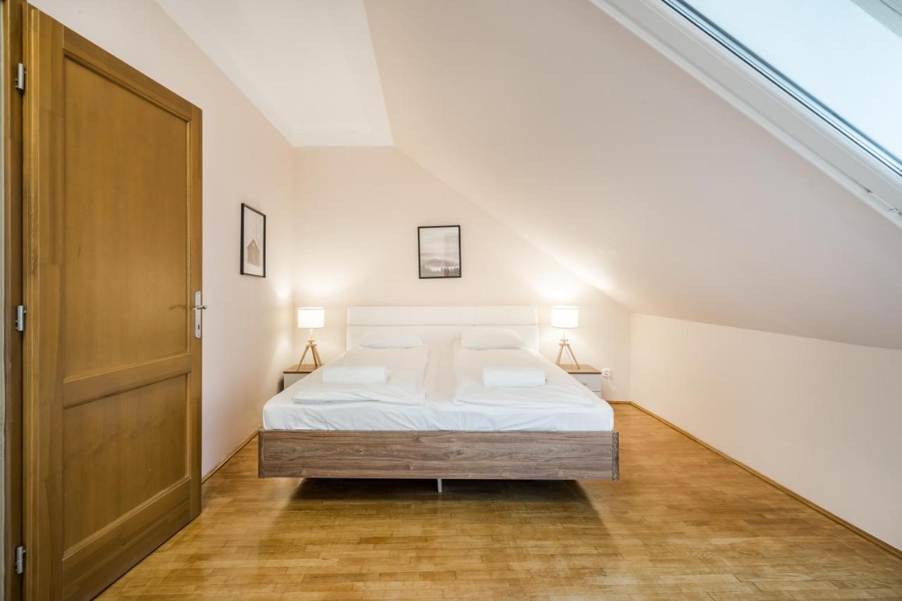Bpr Timber Loft Home With Balcony Budapest Exteriör bild