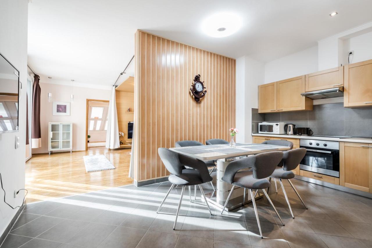 Bpr Timber Loft Home With Balcony Budapest Exteriör bild