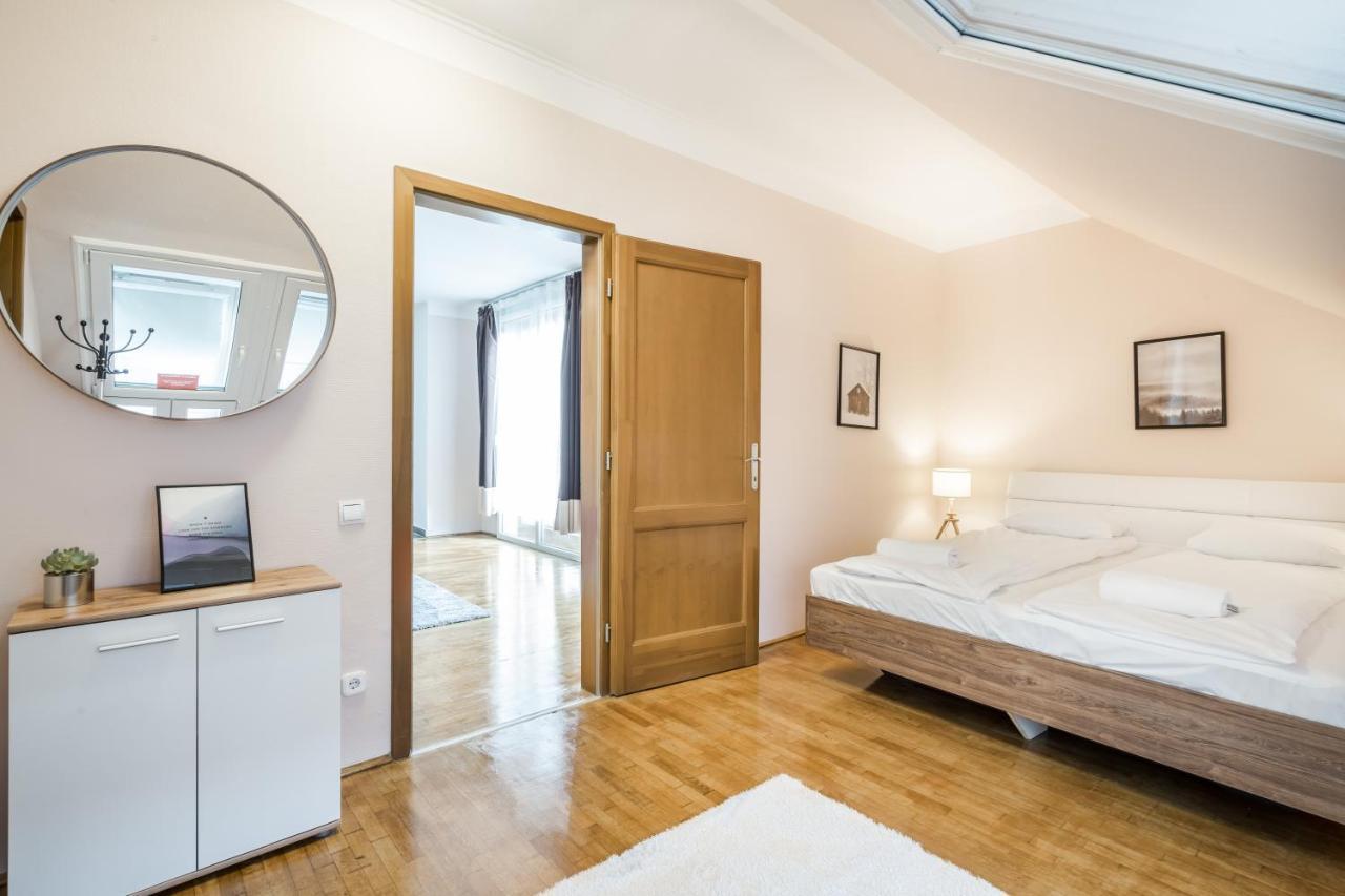 Bpr Timber Loft Home With Balcony Budapest Exteriör bild